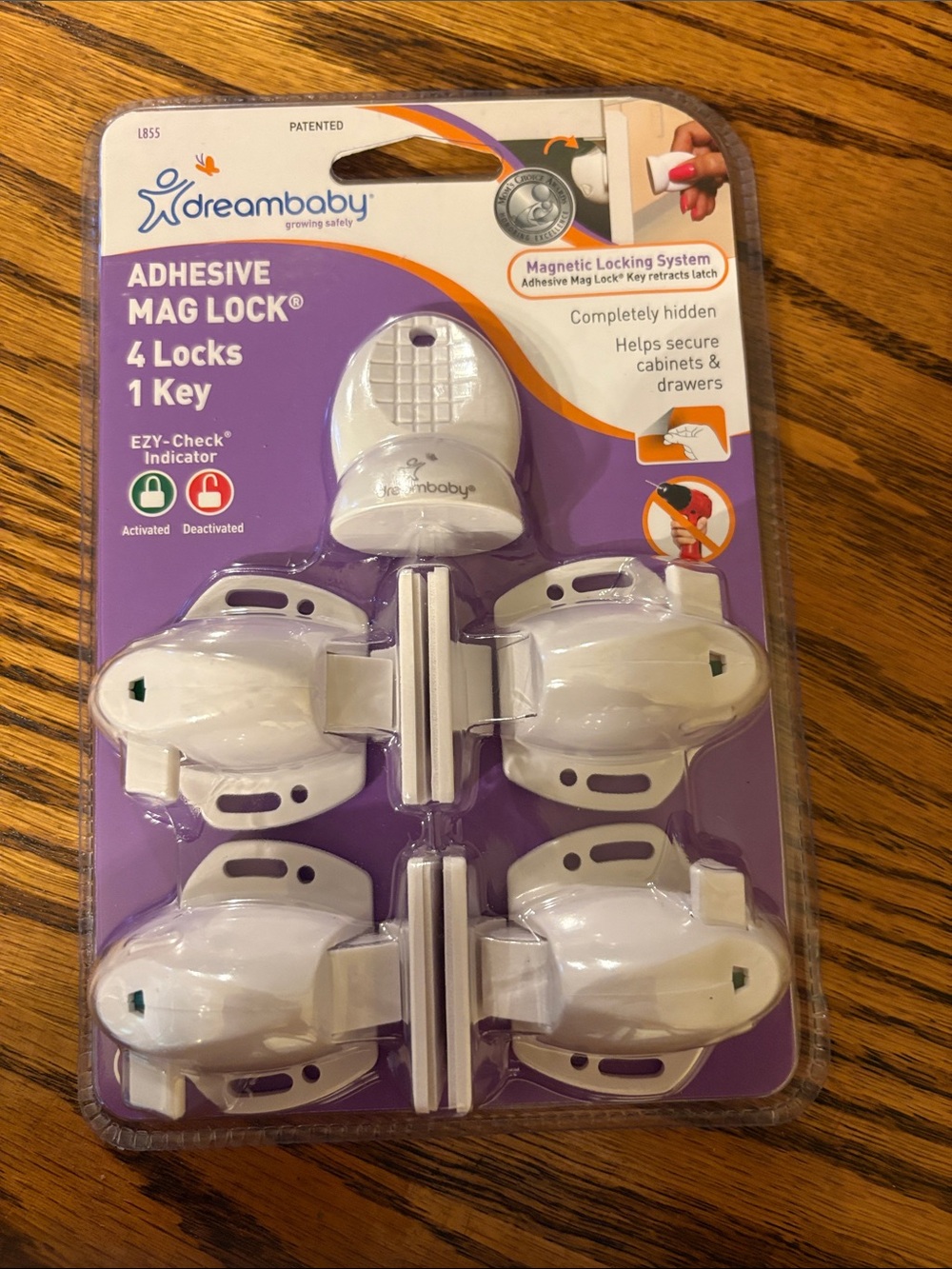 dreambaby White Adhesive Mag Lock Set - 4 White Locks & 1 Key